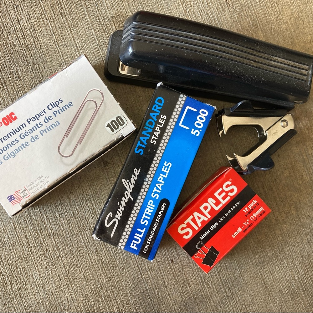 🍂Office Supplies and Storage, Staples and Paper Clips